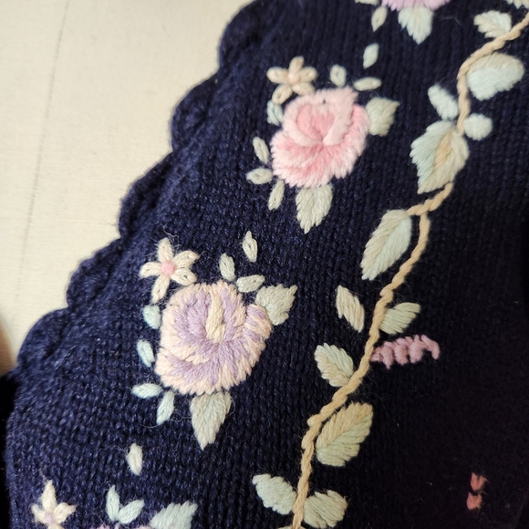 Vintage Cottagecore Hand Embroidered 80s 90s Floral Grandma Cardigan Sweater - Picture 4 of 15